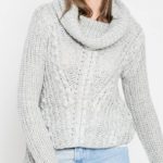Pletený dámský svetr s vysokým límcem