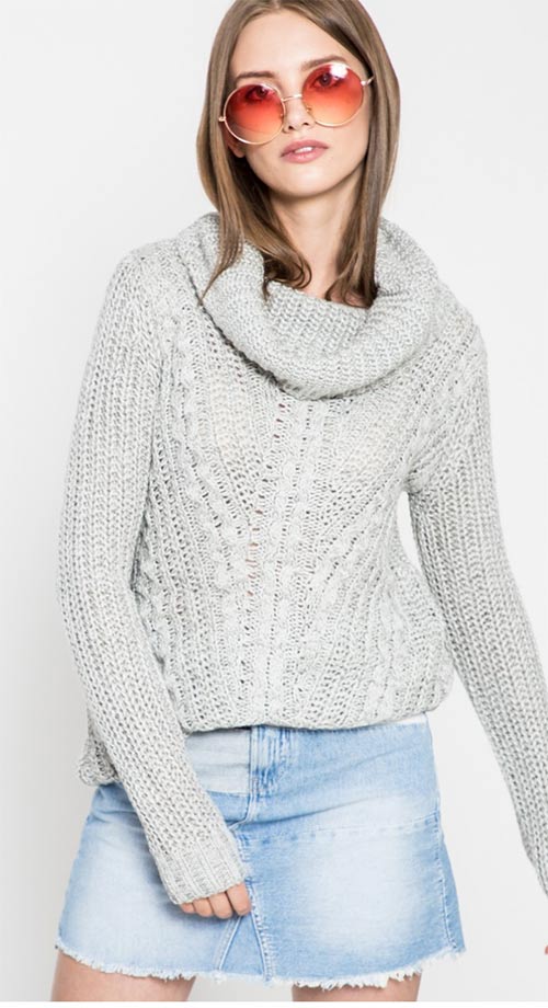 Pletený dámský svetr s vysokým límcem