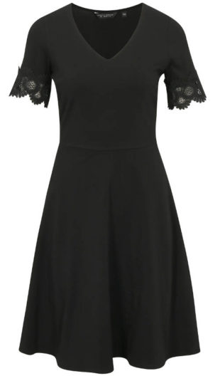 Černé šaty silnější postavy s krátkým rukávem