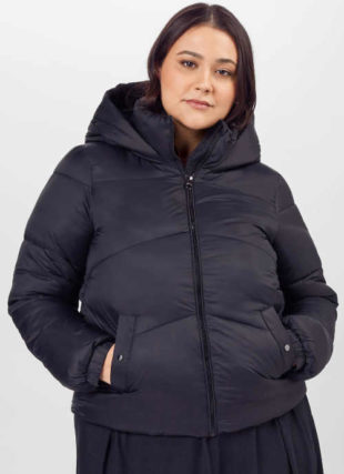 Černá prošívaná zimní bunda pro plnoštíhlé