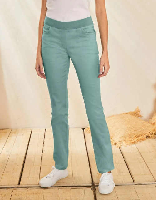 kalhoty v jednobarevném provedení s kapsami