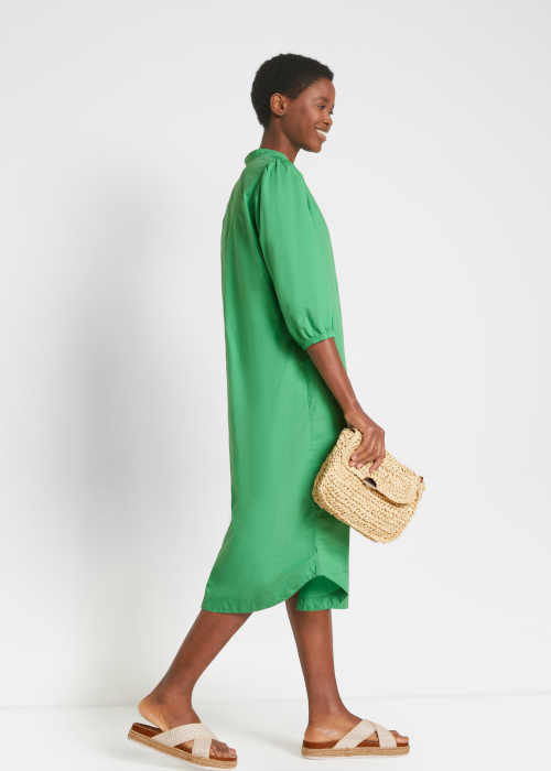 zelené šaty se 3-4 rukávy
