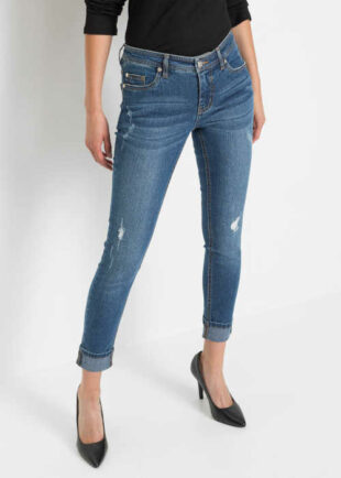 Dámské moderní džíny s ohrnutými nohavicemi v délce nad kotníky