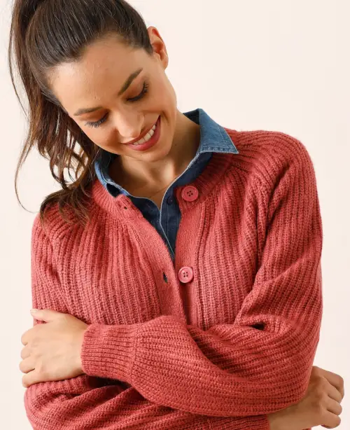 Jednobarevný červený pletený svetr pro plnoštíhlé