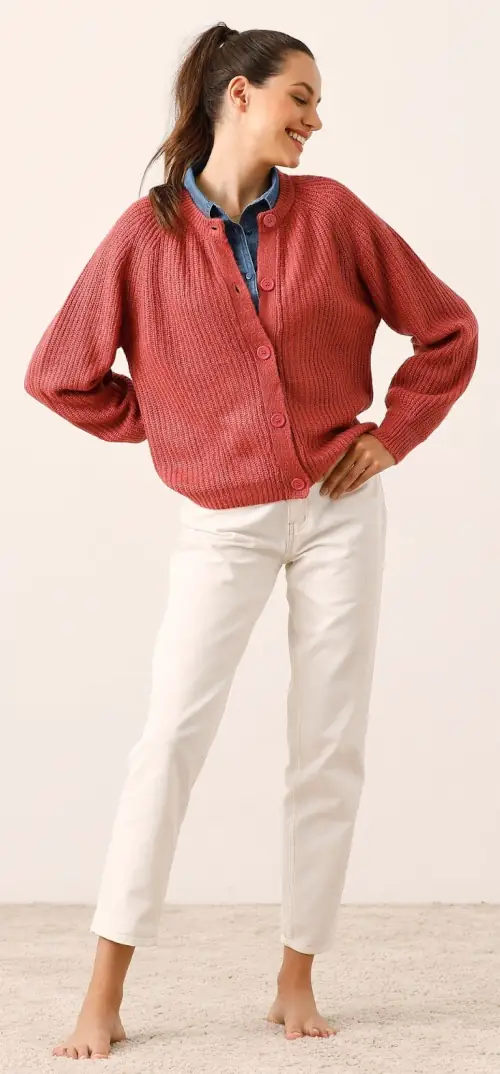 Univerzální dámský červený svetr s knoflíkovám zapínáním